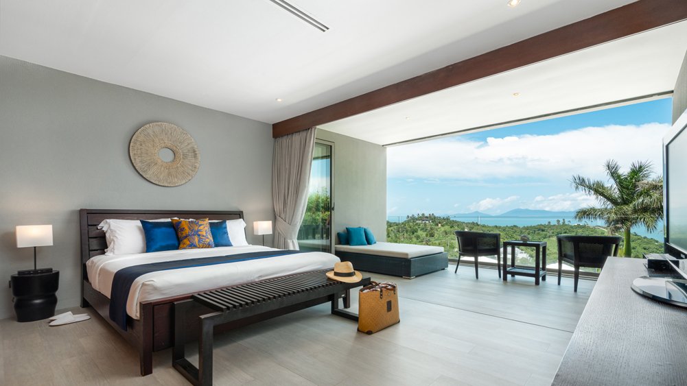 Villa Suralai - Deluxe bedroom with stunning views